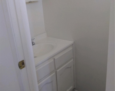 14301 Addison Street - Photo Thumbnail 4