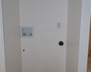 1850 W Arlington Street - Photo Thumbnail 3