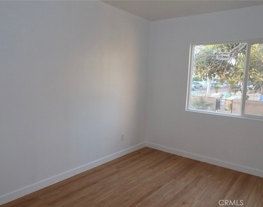 1850 W Arlington Street - Photo Thumbnail 5