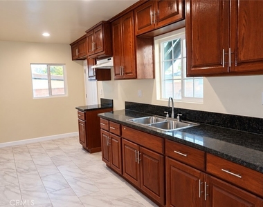 1850 W Arlington Street - Photo Thumbnail 1
