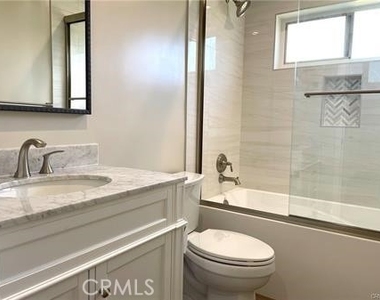 3421 Rowena Drive - Photo Thumbnail 14