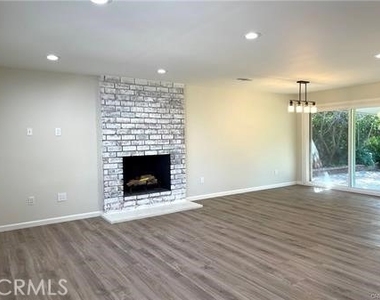 3421 Rowena Drive - Photo Thumbnail 10