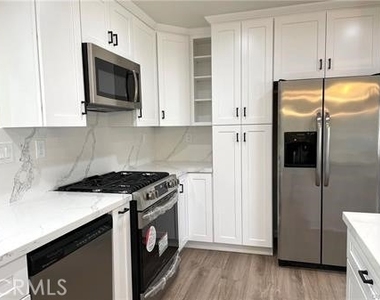 3421 Rowena Drive - Photo Thumbnail 7