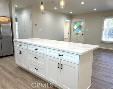 3421 Rowena Drive - Photo Thumbnail 5