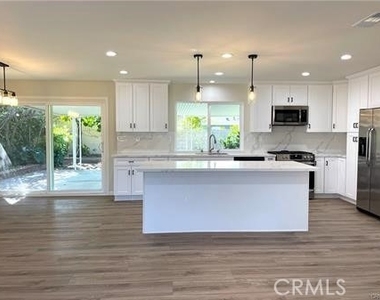3421 Rowena Drive - Photo Thumbnail 9