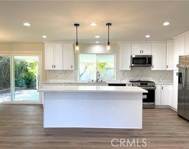 3421 Rowena Drive - Photo Thumbnail 3