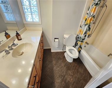 5449 E Garrick Drive - Photo Thumbnail 7