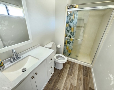 5449 E Garrick Drive - Photo Thumbnail 9