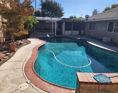 5449 E Garrick Drive - Photo Thumbnail 5