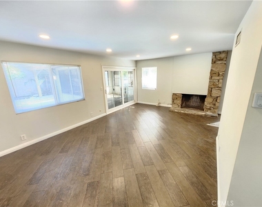 5449 E Garrick Drive - Photo Thumbnail 1