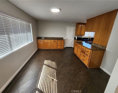 5449 E Garrick Drive - Photo Thumbnail 2