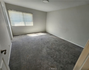 5449 E Garrick Drive - Photo Thumbnail 8