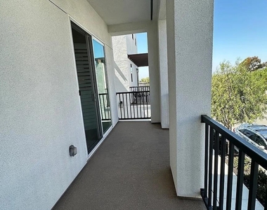 2015 Mindoro Lane - Photo Thumbnail 3