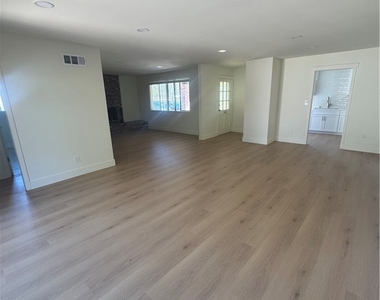 151 W Bay - Photo Thumbnail 5