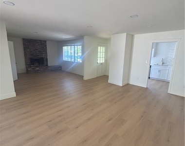 151 W Bay - Photo Thumbnail 6