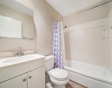 761 E Orange Grove Boulevard - Photo Thumbnail 8