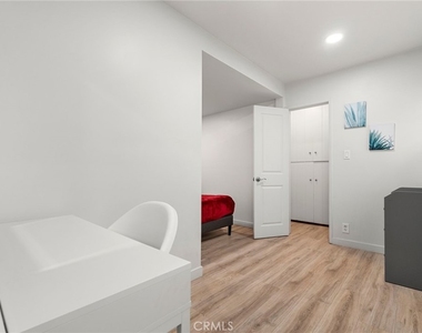 5920 E Ocean Blvd - Photo Thumbnail 10