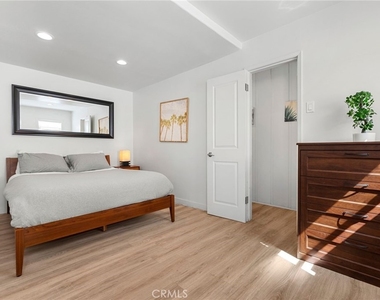 5916 E Ocean - Photo Thumbnail 9