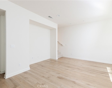 113 Lantana - Photo Thumbnail 3