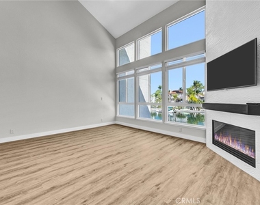 27931 Trocadero - Photo Thumbnail 10