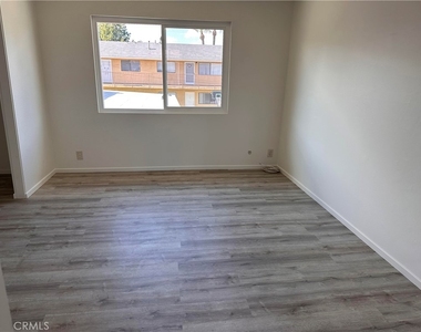 4022 Franklin Avenue - Photo Thumbnail 4