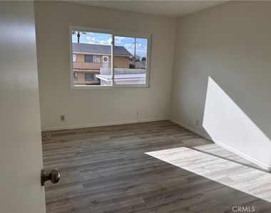 4022 Franklin Avenue - Photo Thumbnail 7