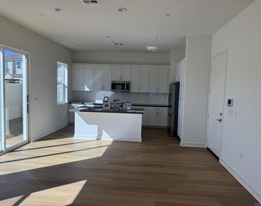753 Michael Court - Photo Thumbnail 4