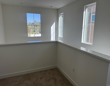753 Michael Court - Photo Thumbnail 10