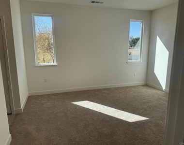 753 Michael Court - Photo Thumbnail 6