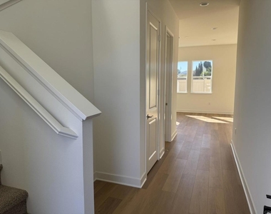 753 Michael Court - Photo Thumbnail 2