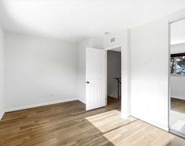 535 Beverly Place - Photo Thumbnail 13