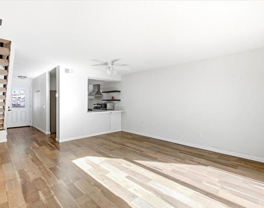 535 Beverly Place - Photo Thumbnail 3