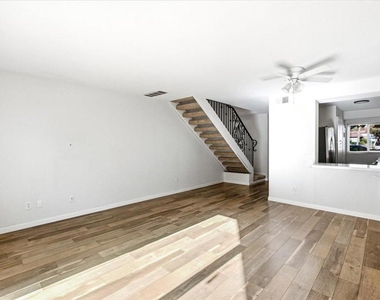 535 Beverly Place - Photo Thumbnail 2