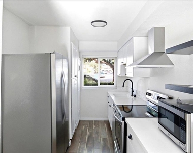 535 Beverly Place - Photo Thumbnail 4