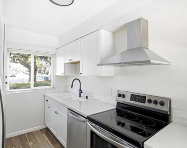 535 Beverly Place - Photo Thumbnail 5