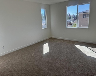 789 Michael Court - Photo Thumbnail 4