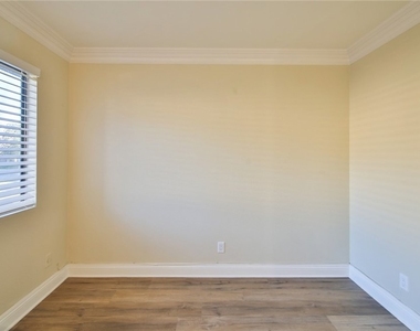 1013 W Linden Street - Photo Thumbnail 20