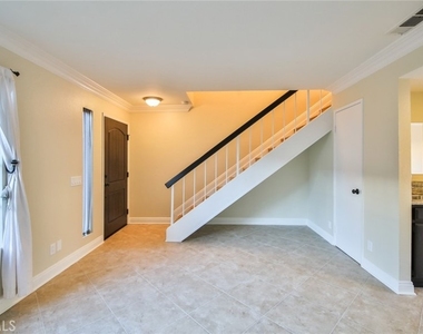 1013 W Linden Street - Photo Thumbnail 4