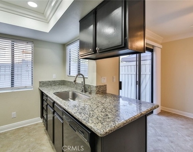 1013 W Linden Street - Photo Thumbnail 15