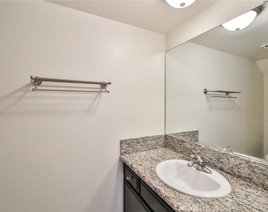1013 W Linden Street - Photo Thumbnail 9
