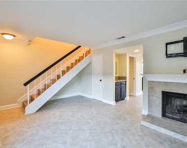 1013 W Linden Street - Photo Thumbnail 5