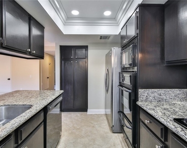 1013 W Linden Street - Photo Thumbnail 16