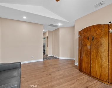 334 Lakeside - Photo Thumbnail 31