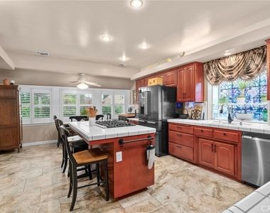334 Lakeside - Photo Thumbnail 13