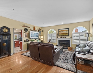 334 Lakeside - Photo Thumbnail 11