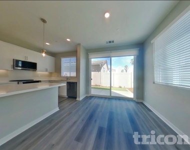 605 Citron Street - Photo Thumbnail 2