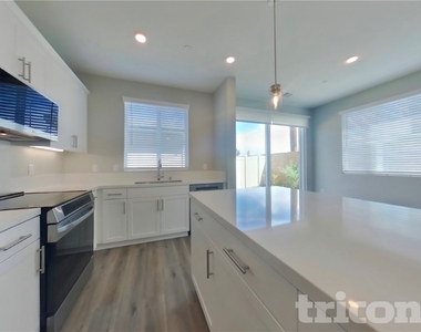 605 Citron Street - Photo Thumbnail 3