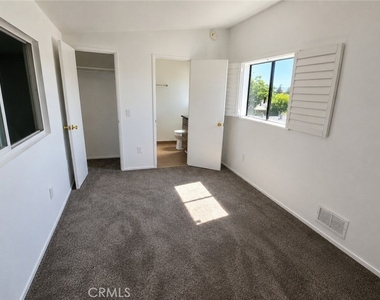 5255 Bellingham - Photo Thumbnail 18