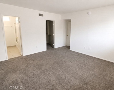 5255 Bellingham - Photo Thumbnail 12