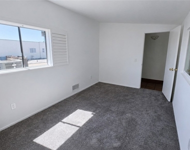 5255 Bellingham - Photo Thumbnail 17